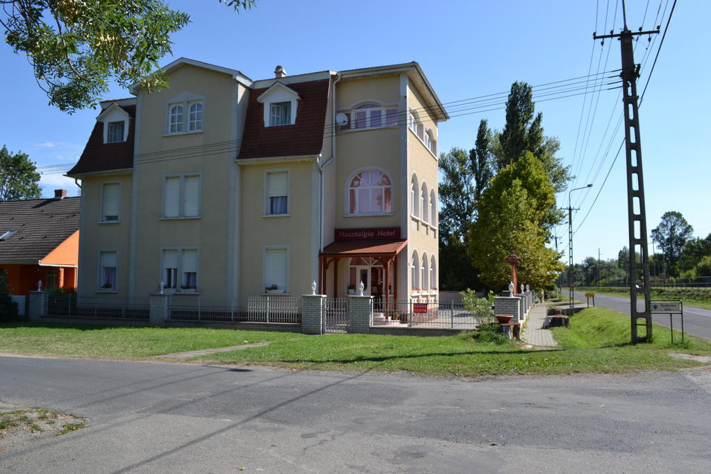 Nosztalgia Hotel Balatonszarszo Buitenkant foto